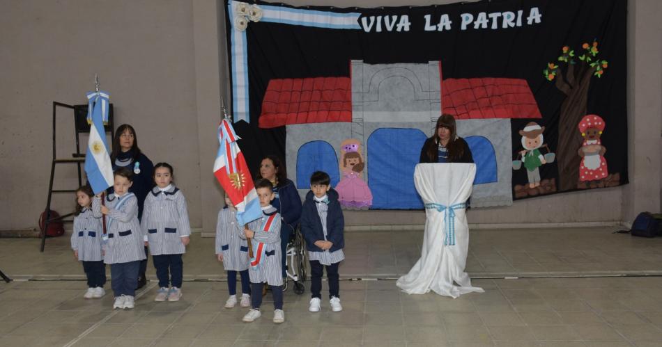 El jardiacuten de infantes Federico Froebel celebroacute el Diacutea de la Independencia