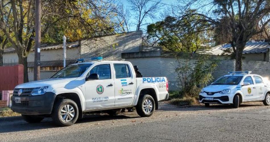 Peleoacute con su vecino por una carretilla y le pegoacute un tiro en la pierna