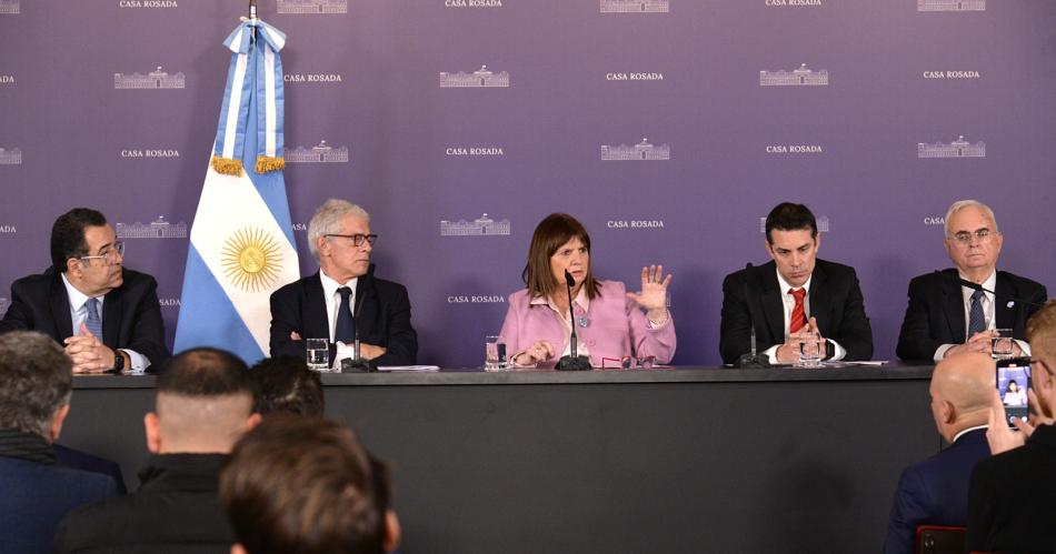 Bullrich y Cuacuteneo Libarona presentaron el proyecto de juicio en ausencia