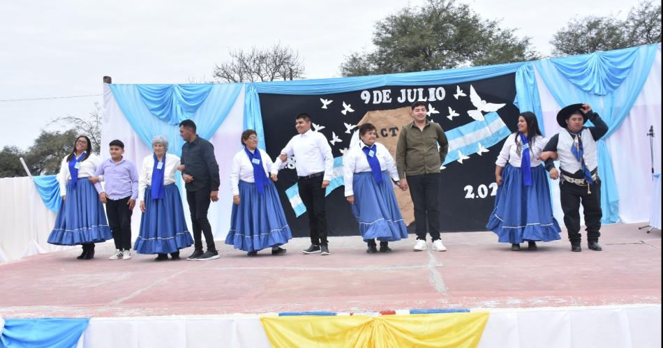 Acto diacutea de la independencia en Colonia Dora