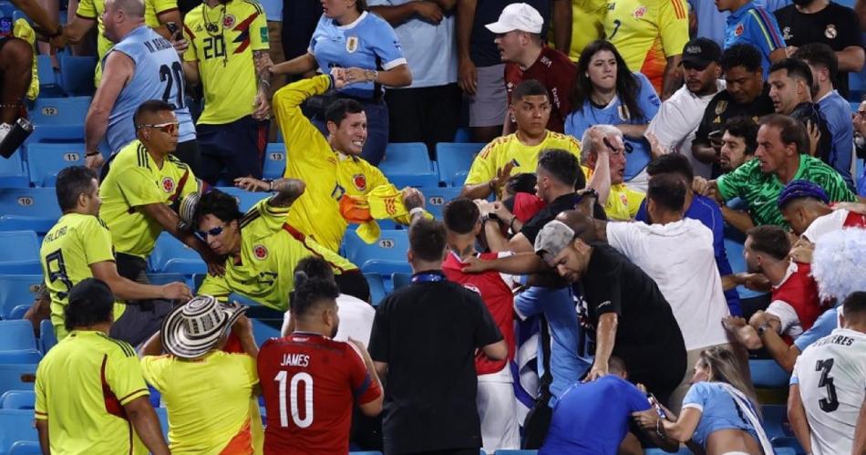 Una figura uruguaya se agarroacute a trompadas con hinchas colombianos 