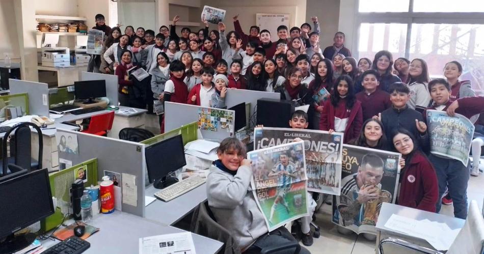 La redaccioacuten de EL LIBERAL recibioacute a alumnos del Santiago del Estero English High School