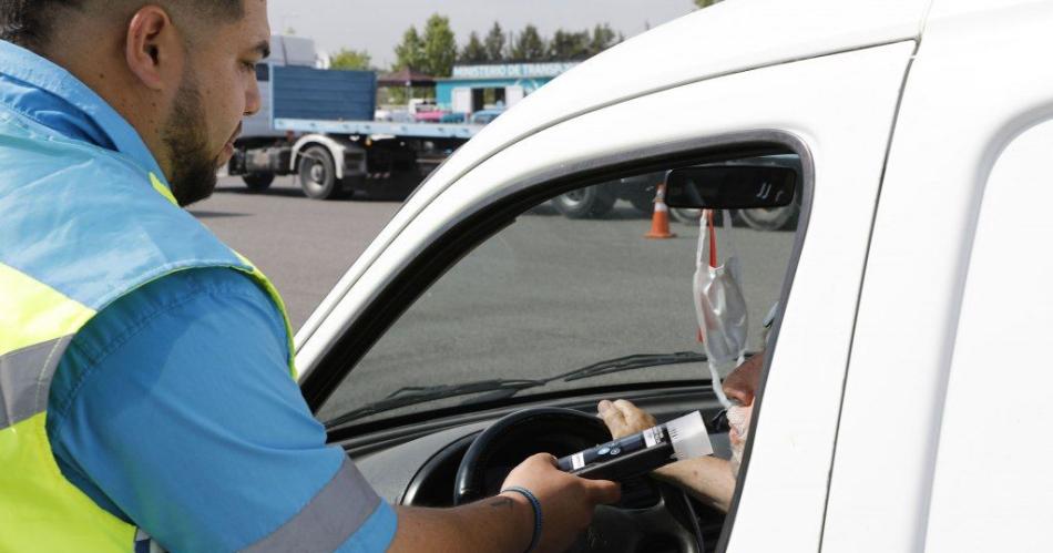 Queacute hay que llevar en el auto para evitar multas de traacutensito