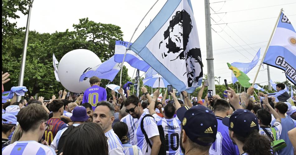 Otro conmovedor banderazo albiceleste en la previa de la gran final de esta noche