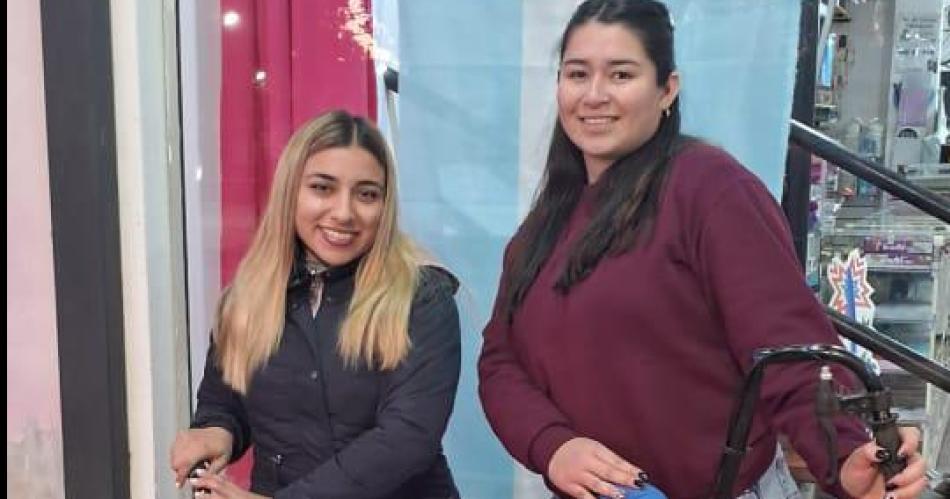 Alumnas de Educacioacuten Especial armaron una bicicleta para un nintildeo con discapacidad