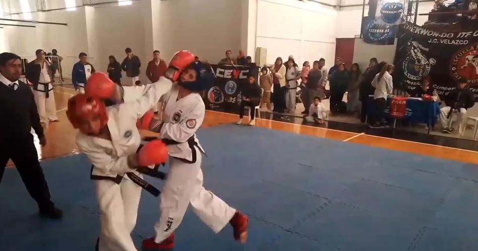 Fernaacutendez disfrutoacute de una competencia de Taekwondo en su mes aniversario