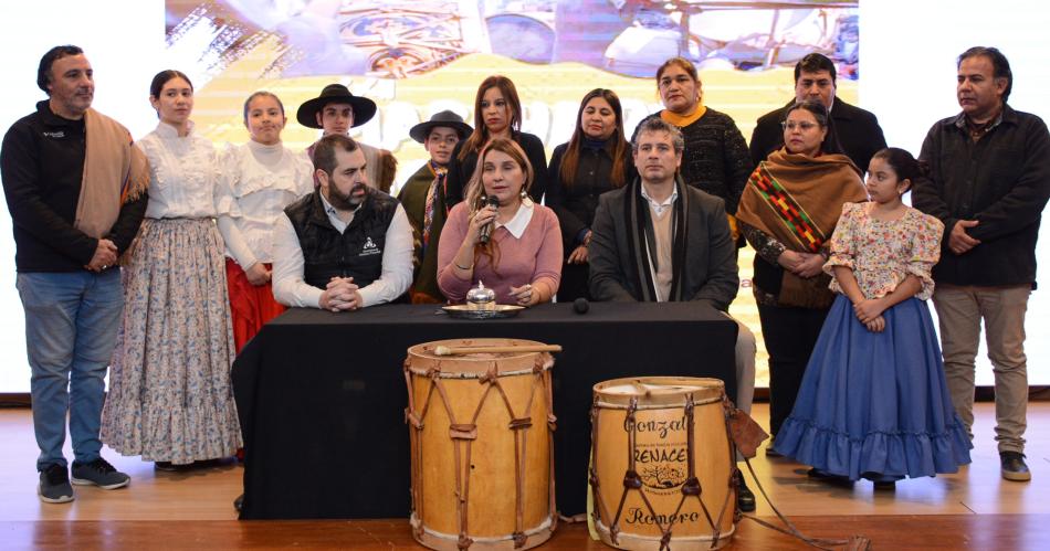 La columna Banda de la Marcha de los Bombos partiraacute desde la Escuela Normal