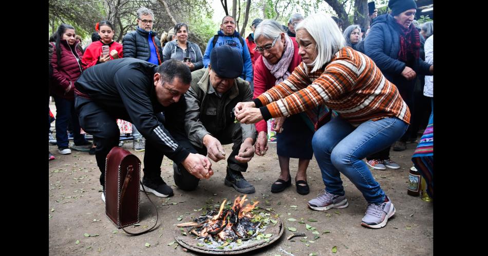 En el Patio del Indio se hizo el ritual de la Pachamama en la previa de la XXII Marcha de los Bombos