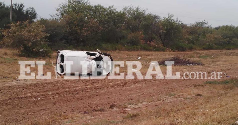 Paacutenico y desesperacioacuten por el vuelco de una camioneta en la Ruta 34