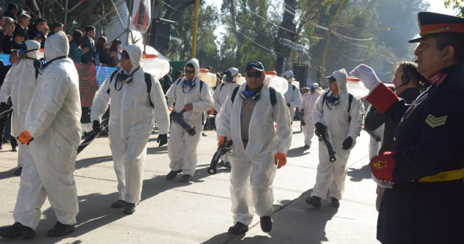 GALERIacuteA Las mejores fotos del acto y el desfile ciacutevico-militar