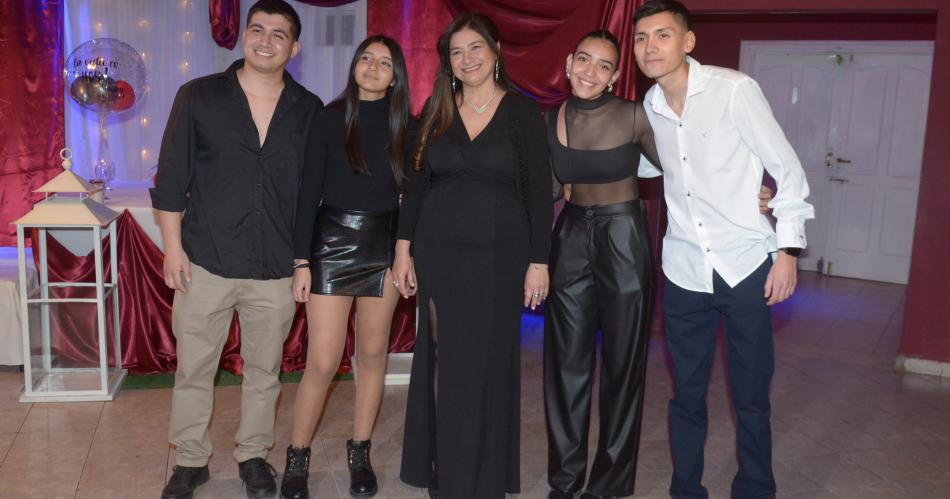 MAGUY DIacuteAZ CELEBROacute LA VIDA CON SU FAMILIA