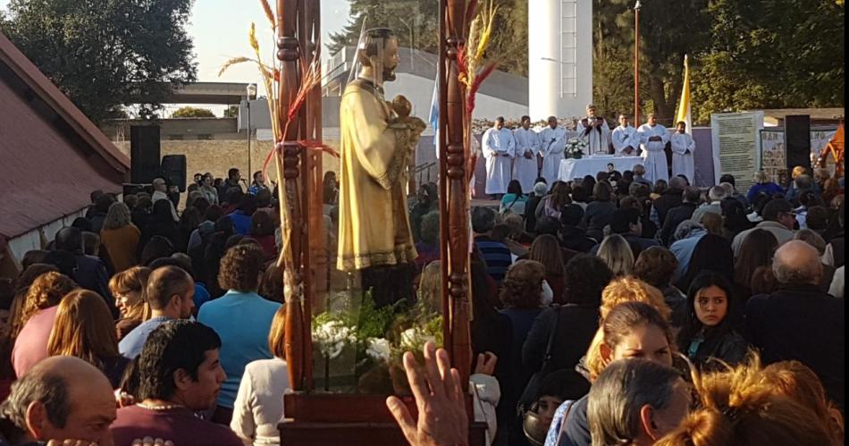 Friacuteas homenajea a San Cayetano en la previa de su fiesta central