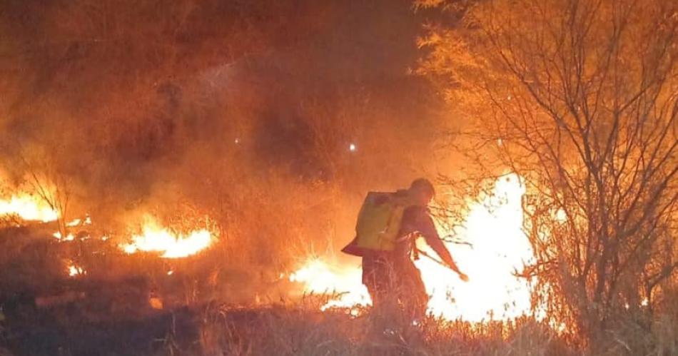 Un incendio de grandes proporciones preocupoacute a los vecinos del Zanjoacuten