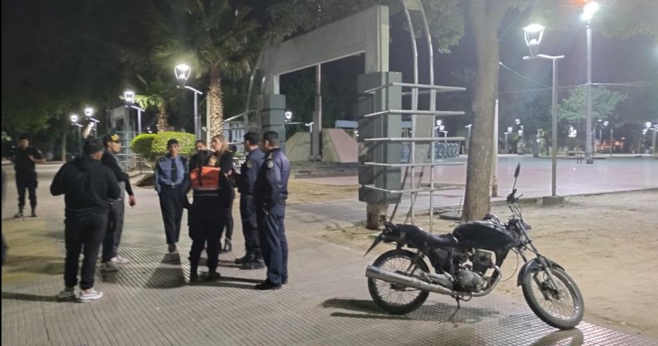 Asesinan de un puntazo a joven frente a novia en la plaza Belgrano