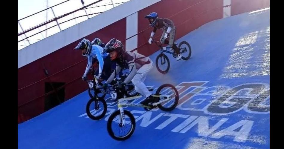 ACTIVIDAD El BMX convocó nuevamente con una jornada de domingo destacada en diferentes categorías