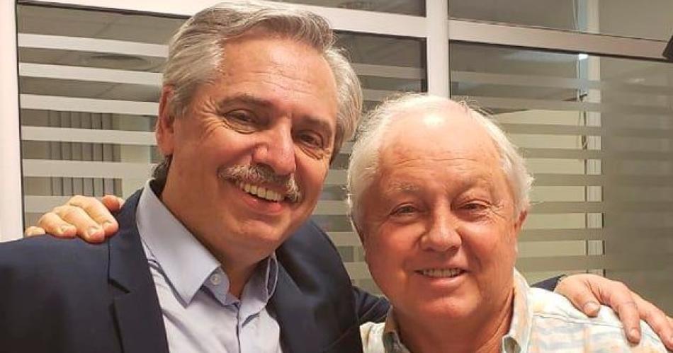 Alberto Fern�ndez con el esposo de su secretaria Héctor Martínez Sosa