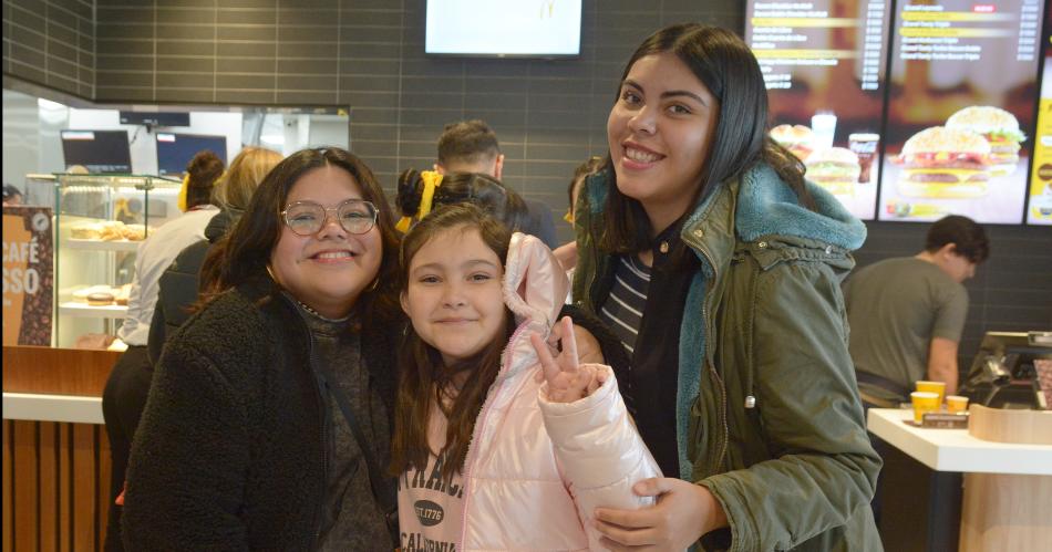 MC DONALDS INAUGUROacute UN NUEVO LOCAL