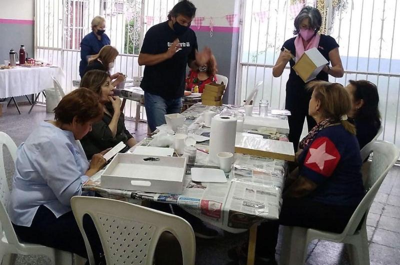 El arte de contener- ofrecen talleres a pacientes oncoloacutegicas para fortalecer defensas y bienestar 