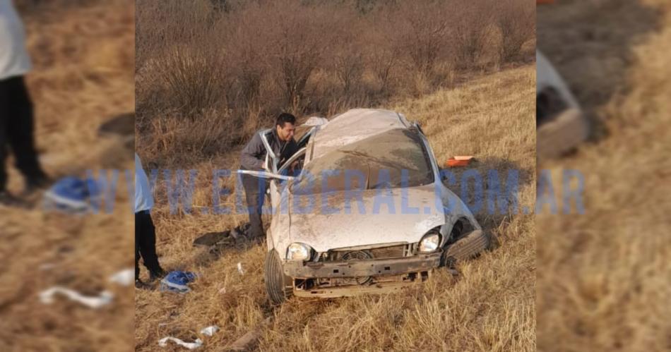 Dos policiacuteas chaquentildeos sufrieron heridas tras volcar en la ruta 89