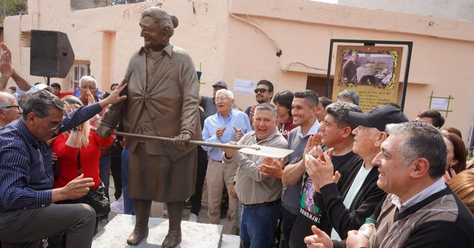 La Abuela Luisa Carabajal ya tiene su monumento