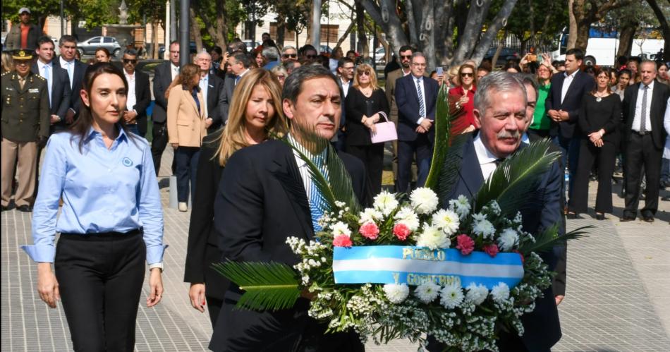 Los santiaguentildeos recordaron al General San Martiacuten a 174 de su paso a la inmortalidad