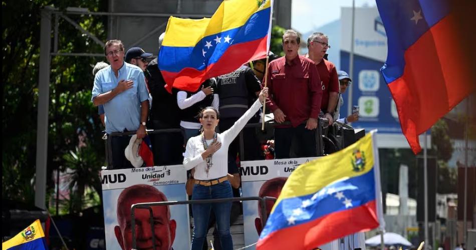 Mariacutea Corina Machado- No vamos a dejar las calles