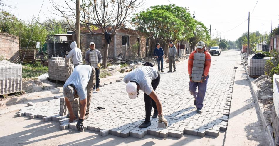 El municipio de Fernaacutendez continuacutea con trabajos de pavimentacioacuten de calles