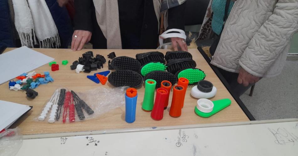 Alumnos de la ET Nordm 1 crearaacuten dispositivos 3D para ayudar a nintildeos con artritis idiopaacutetica