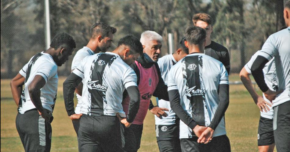 De Felippe busca el once para enfrentar a Newells