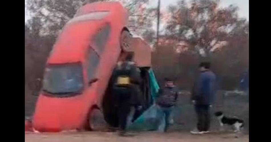 Se salvaron de milagro- transportaban un caballo en un trailer y volcaron en la Ruta 9