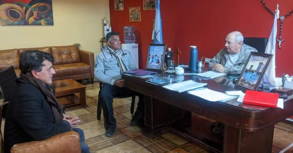 Grupo de concejales revisa la gestioacuten econoacutemica del municipio de Antildeatuya