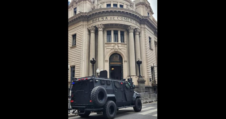 Hubo una amenaza de bomba en la Bolsa de Comercio antes de la llegada de Milei