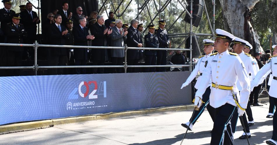 La Policiacutea de la Provincia celebroacute su 72deg Aniversario con un imponente acto en el Parque Aguirre 