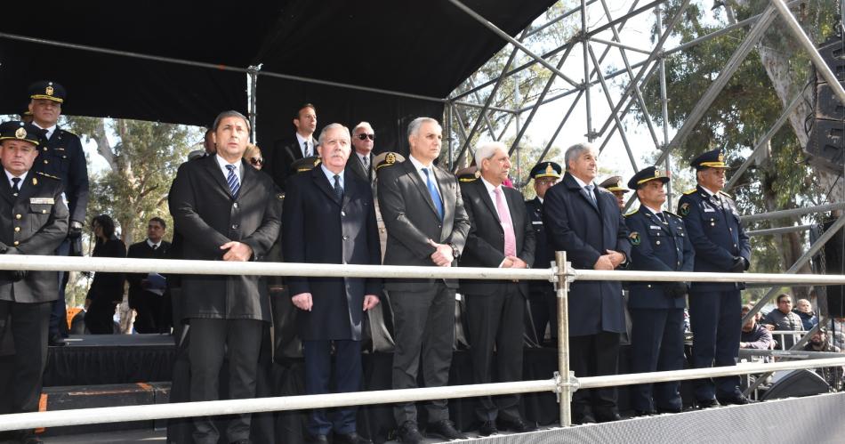 La Policiacutea de la Provincia celebroacute su 72deg Aniversario con un imponente acto en el Parque Aguirre 