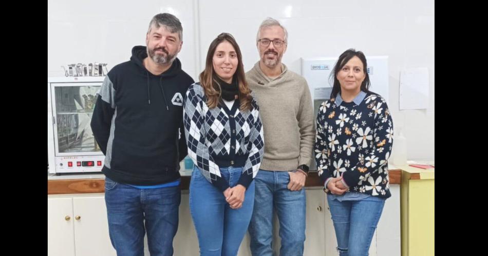 Unse- investigadores elaboran aceite esencial de aguaribay