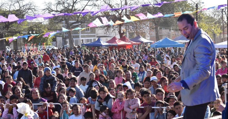 Miles de nintildeos disfrutaron de una tarde de fiesta en la ciudad de Fernaacutendez