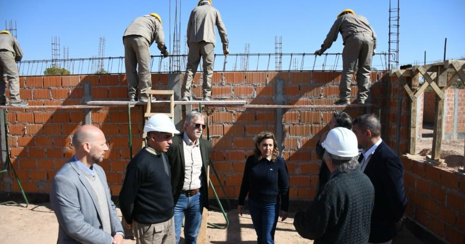 Fuentes visitoacute obra de jardiacuten de infantes con orientacioacuten ecoloacutegica