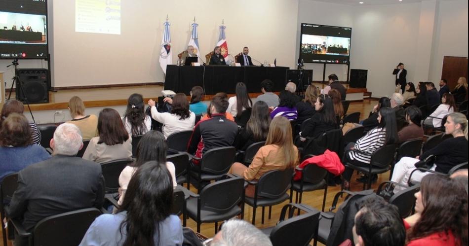 Dr Llugdar disertoacute sobre infancias y adolescencia desde un enfoque juriacutedico y social