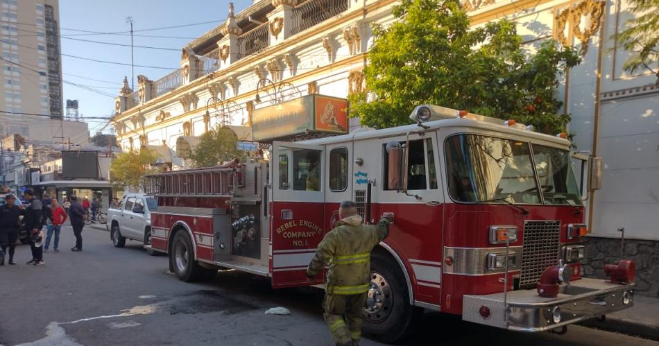 Tensioacuten y nerviosismo por un incendio en pleno centro de Santiago