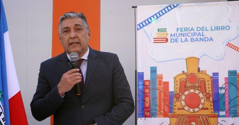 Se inauguroacute la 2ordf Feria del Libro Municipal Entre rieles y letras