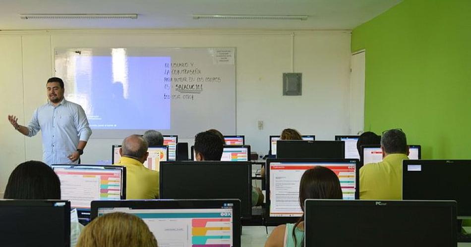 Cada vez maacutes joacutevenes se inclinan por las carreras de informaacutetica en las universidades