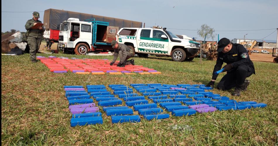 Inspeccionaron un camioacuten y descubrieron que ocultaba maacutes de 220 kilos de marihuana