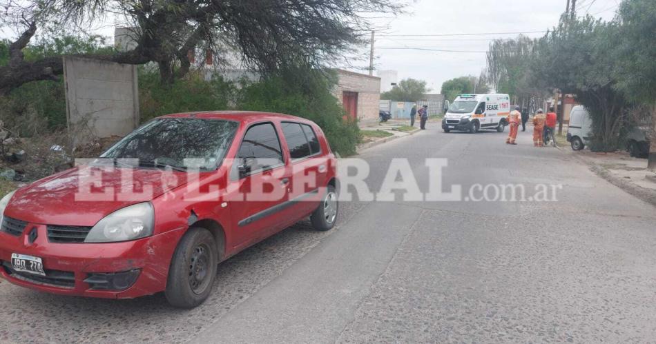 Duro choque entre una motocicleta y un auto en el Bordm Tradicioacuten