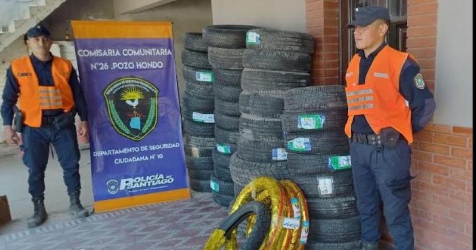 Secuestran una camioneta que llevaba 46 cubiertas de manera ilegal