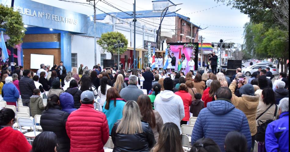 En emotivo acto la Escuela Feacutelix Friacuteas celebroacute sus 145 antildeos