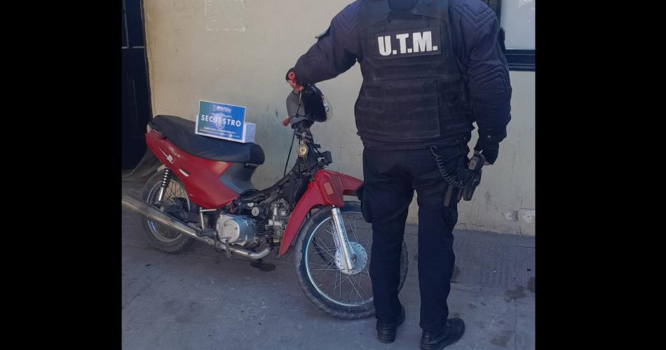 Descubren a un joven circulando en una moto robada 