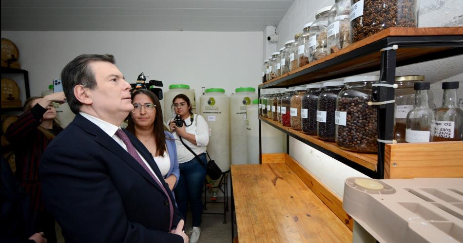 El Gobernador participoacute de la inauguracioacuten de dos nuevos emprendimientos fabriles 