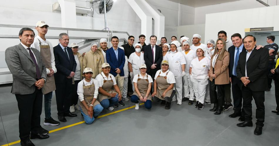 El Gobernador participoacute de la inauguracioacuten de dos nuevos emprendimientos fabriles 