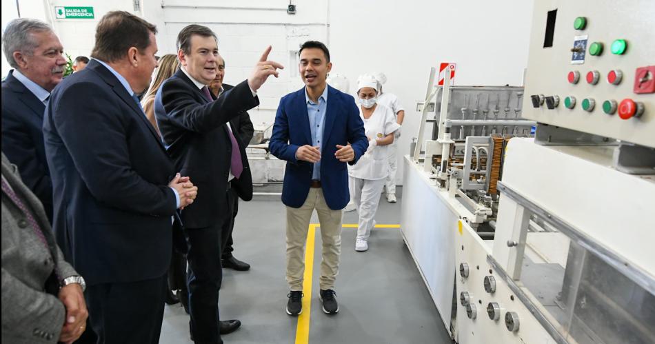 El Gobernador participoacute de la inauguracioacuten de dos nuevos emprendimientos fabriles 