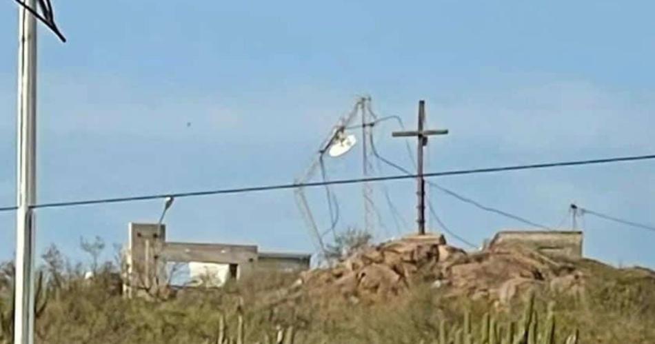 Fuertes vientos con raacutefagas huracanadas azotoacute a Ojo de Agua y provocoacute destrozos